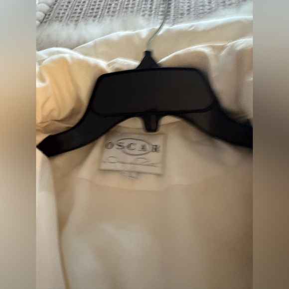 Beautiful Oscar De La Renta cream color full length coat with fur hood - Picture 4 of 5